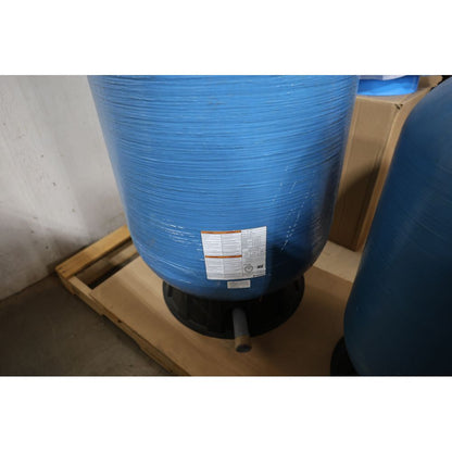 Romate Tank 20gal Composite with Bladder 16" x 32" Inlet/Outlet 1" Male NPT OPEN BOX