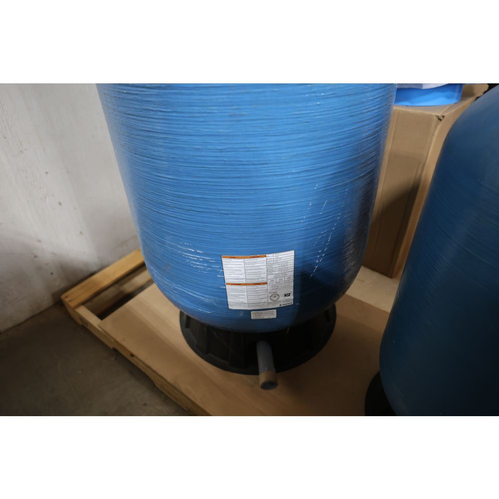 Romate Tank 20gal Composite with Bladder 16" x 32" Inlet/Outlet 1" Male NPT OPEN BOX
